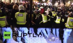 Londres : la police arrête brutalement des manifestants d’Anonymous