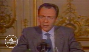 [#ArchivesGouv] 6 novembre 1988 : réferendum sur la Nouvelle-Calédonie, le Premier ministre Michel Rocard s'exprime depuis Matignon