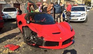 Accident avec une Ferrari toute neuve à 1,4 million d'euros