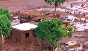 Brésil : un village enseveli par une coulée de boue