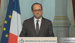 Attentats de Paris : François Hollande dénonce "un acte d'une barbarie absolue"