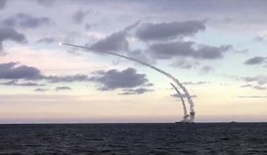 Des navires russes tirent 18 missiles de croisière
