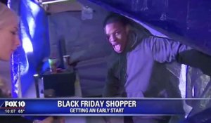 Il campe devant un magasin 5 jours avant le Black Friday