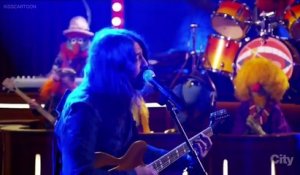 David Grohl : "Learn To Fly" with The Muppets / Foo Fighters