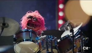 Dave Grohl fait un duel de batterie avec un muppet
