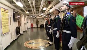 Méditerranée. François Hollande sur le porte-avions Charles-de-Gaulle