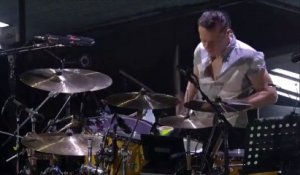 En concert à Bercy, U2 rend hommage aux victimes des attentats avec Patti Smith