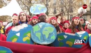 Des milliers de militants écologistes rassemblés à Paris