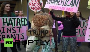 “Jetez Trump!”, les activistes pro-réfugiés manifestent devant son hôtel à New-York