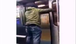 Sauté d'un métro en marche : pas une bonne idée!