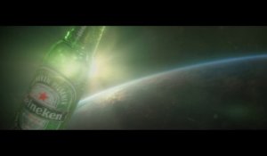 Les aurores boréales causées par des bouteilles de bière Heineken? Pub hilarante