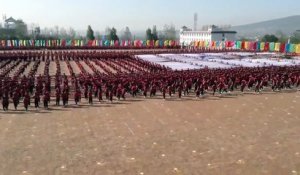 Des milliers de moines Shaolin s'entrainent au Kung fu !