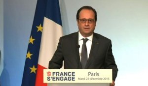 Hollande appelle à "la fraternité" et à "l'optimisme" après une année 2015 "terrible et douloureuse"