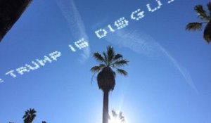 Californie - En pleine parade du nouvel an des avions écrivent dans le ciel: "Trump est fasciste et dégoûtant !"