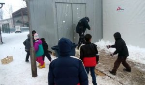 Des enfants de réfugiés attaquent la police en Serbie