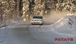 Les crash à répétition dans le virage d'un rallye junior organisé en Finlande