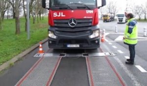 VIDEO. Les poids lourds sous contrôle à Vouillé