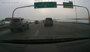 Gros accident sur l'autoroute causé par un chauffeur qui essaie de doubler