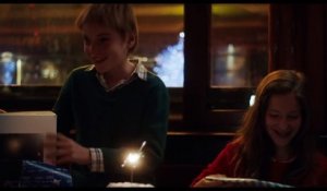 Encore heureux avec Edouard Baer - extrait VF - Le resto en famille (2016) [HD, 720p]