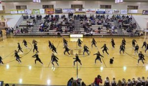 Un homme sans bras ni jambes danse à la mi-temps