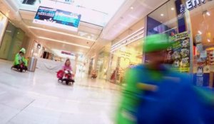 Course de karting en mode Mario Kart dans un centre commercial! Mario Kart FlashMob