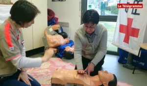 Quimper. Croix-Rouge. Initiation aux gestes qui sauvent