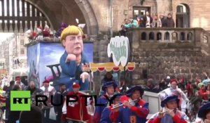 D’imposantes effigies des dirigeants politiques de la planète clôturent le carnaval de Cologne