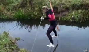 La technique d'une fille pour ne pas traverser une riviere