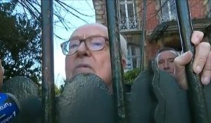 "Ce n'est pas l'état d'urgence, c'est l'état de siège", lance Jean-Marie Le Pen après la perquisition de son domicile