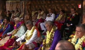 François Hollande en visite à Wallis et Futuna découvre les traditions locales