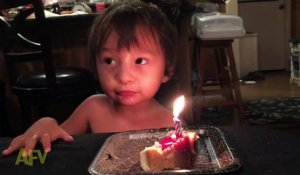 Un gamin en galère pour souffler sa bougie d'anniversaire