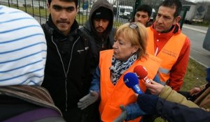 Calais: préfecture et OFII incitent les migrants au départ.