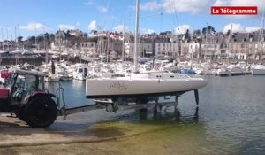 Douarnenez. Un film adhésif antifouling testé sur un voilier