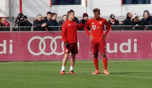 Bayern - Rafinha intrigué par les cheveux de Coman