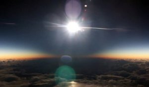 Une éclipse totale de soleil filmée d'un avion en vol au dessus de l'Australie !