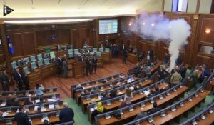 Kosovo : les gaz lacrymogènes envahissent de nouveau le parlement