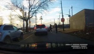 Un automobiliste attaqué par quatre hommes en colère