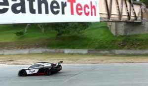 Un pilote amateur frôle l'accident en McLaren P1 GTR