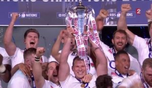 France-Angleterre : Dylan Hartley soulève le trophée pour l’Angleterre !