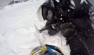 Emporté par une avalanche avec sa motoneige, il survit miraculeusement