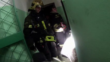 Un Pompier Sauve La Vie D Un Chat Grace A Son Masque A Oxygene Sur Orange Videos