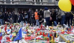 Attentats de Bruxelles : le recueillement à la Bourse devant les caméras du monde entier