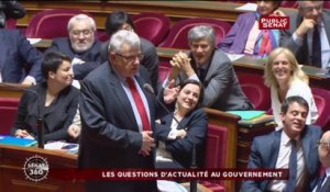Ambiance potache entre Manuel Valls et François Baroin lors des QAG au Sénat