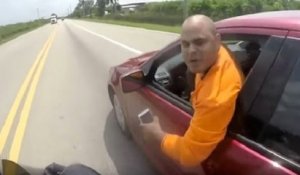 Un conducteur fou à la poursuite d'un motard sur les routes de Floride