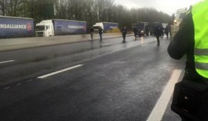 Taxe kilométrique: les barrages levés dans le calme par la police à Tournai (3)