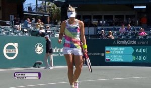 Charleston - Kerber sort Kucova et file en quarts