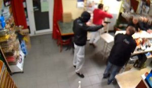 L'incroyable courage d'une patronne de bar face à un braqueur armé