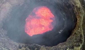 Une vidéo fabuleuse prise en wingsuit au-dessus d’un volcan