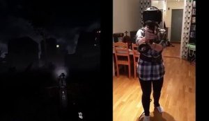 Une fille en panique pendant une partie en réalité virtuelle