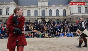 Rennes. Combat de chevaliers pour annoncer la fête médiévale du Grand-Fougeray